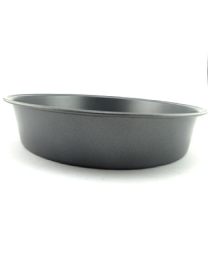 Round cake pan filled with batter ready for baking High-quality non-stick round cake pan for even baking