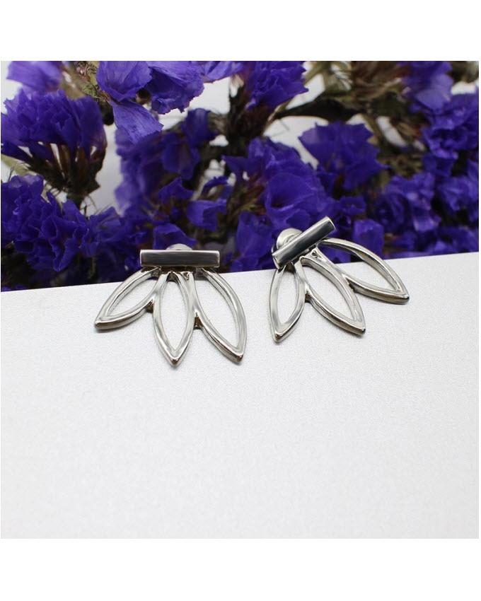 Leaves Shaped Stud Earrings - Techmanistan