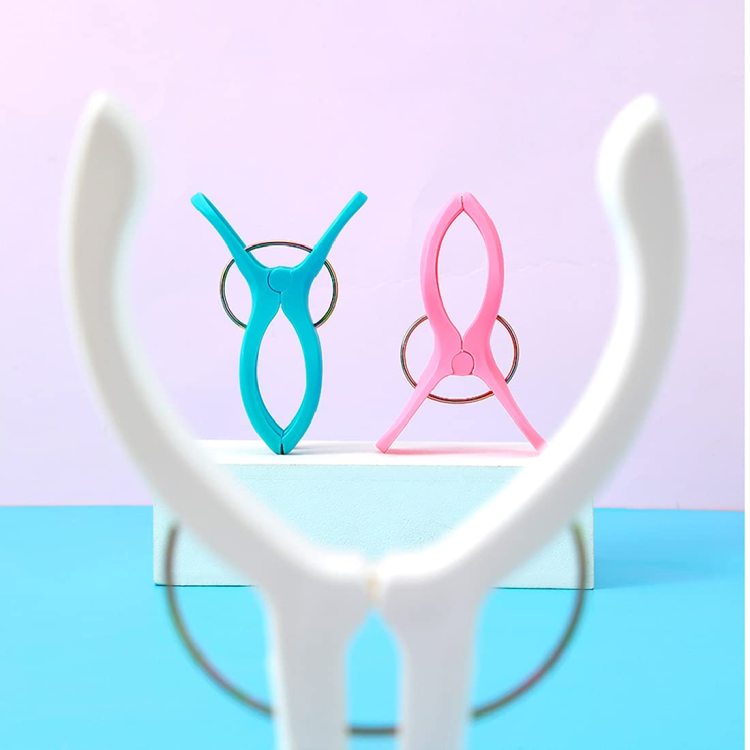 4 Pcs Plastic Big Clothes Pegs - Techmanistan in Pakistan