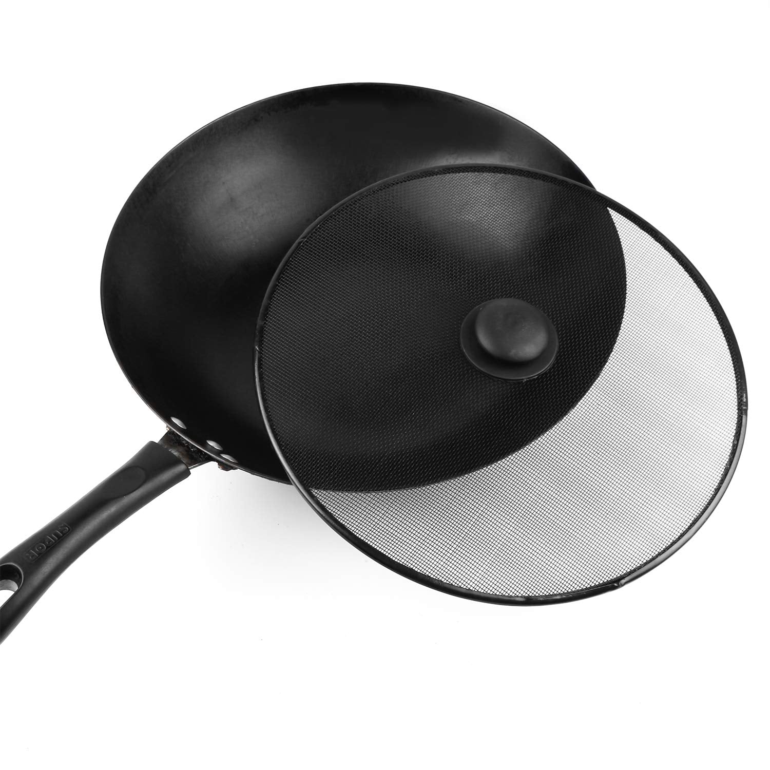 Frying pan cover splatter screen protecting stovetop