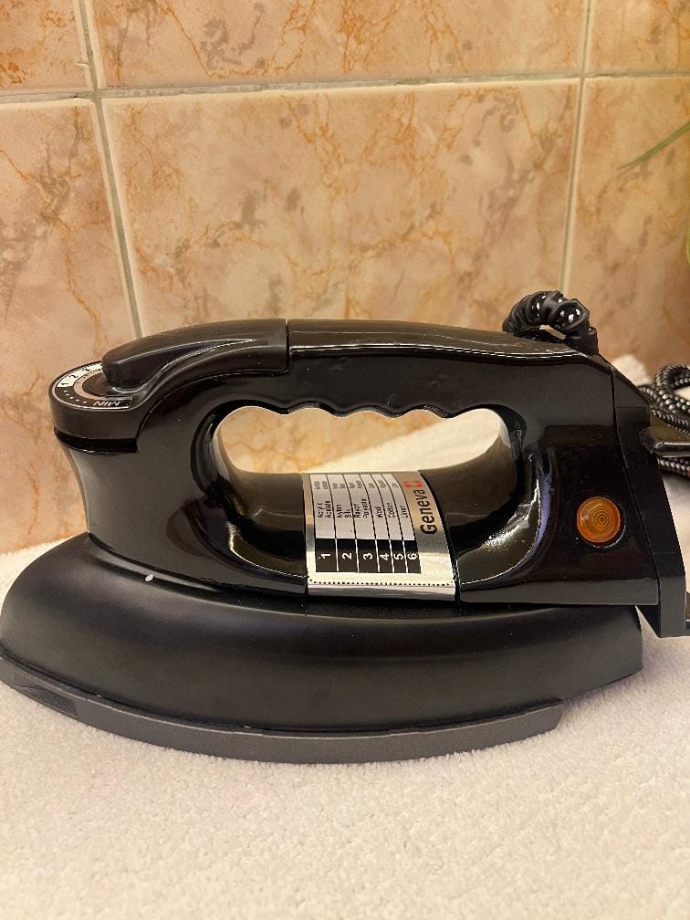 Heavy Duty Dry Iron for Clothes
