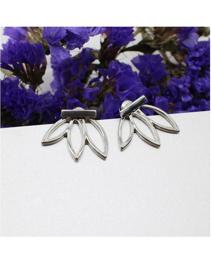 Leaves Shaped Stud Earrings - Techmanistan