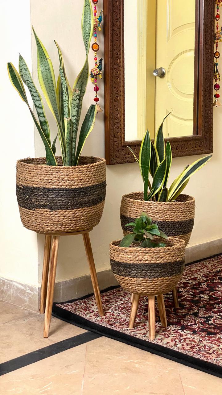 Seagrass Standing Planter Plant Pots With Wooden Legs