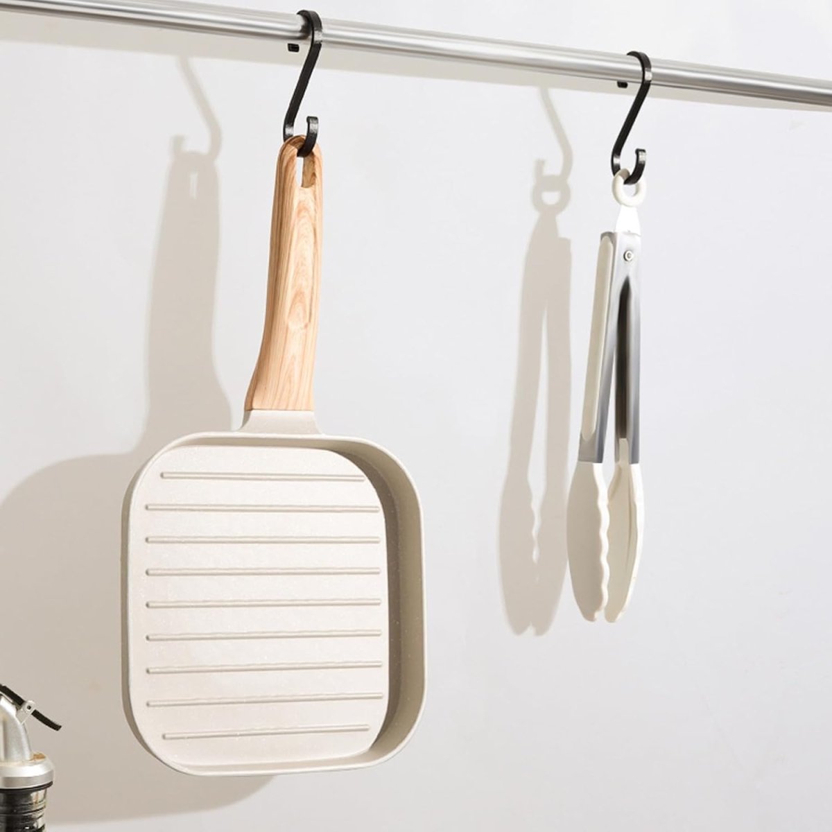 Nonstick Grill Pan With Wooden Handle - Techmanistan in Pakistan