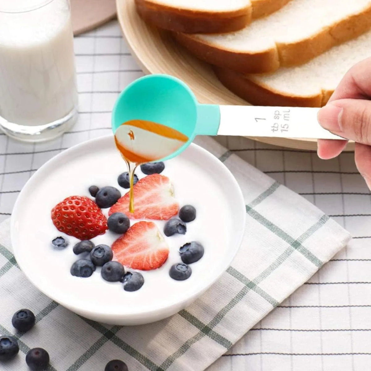 Set of 8 Measuring Spoons & Cups with Stainless Steel Handles - Techmanistan in Pakistan